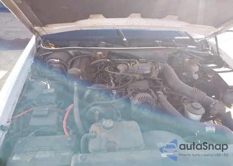 1998 Mercury Grand Marquis z USA, uszkodzony, nr VIN 2MEFM74W8WX601638